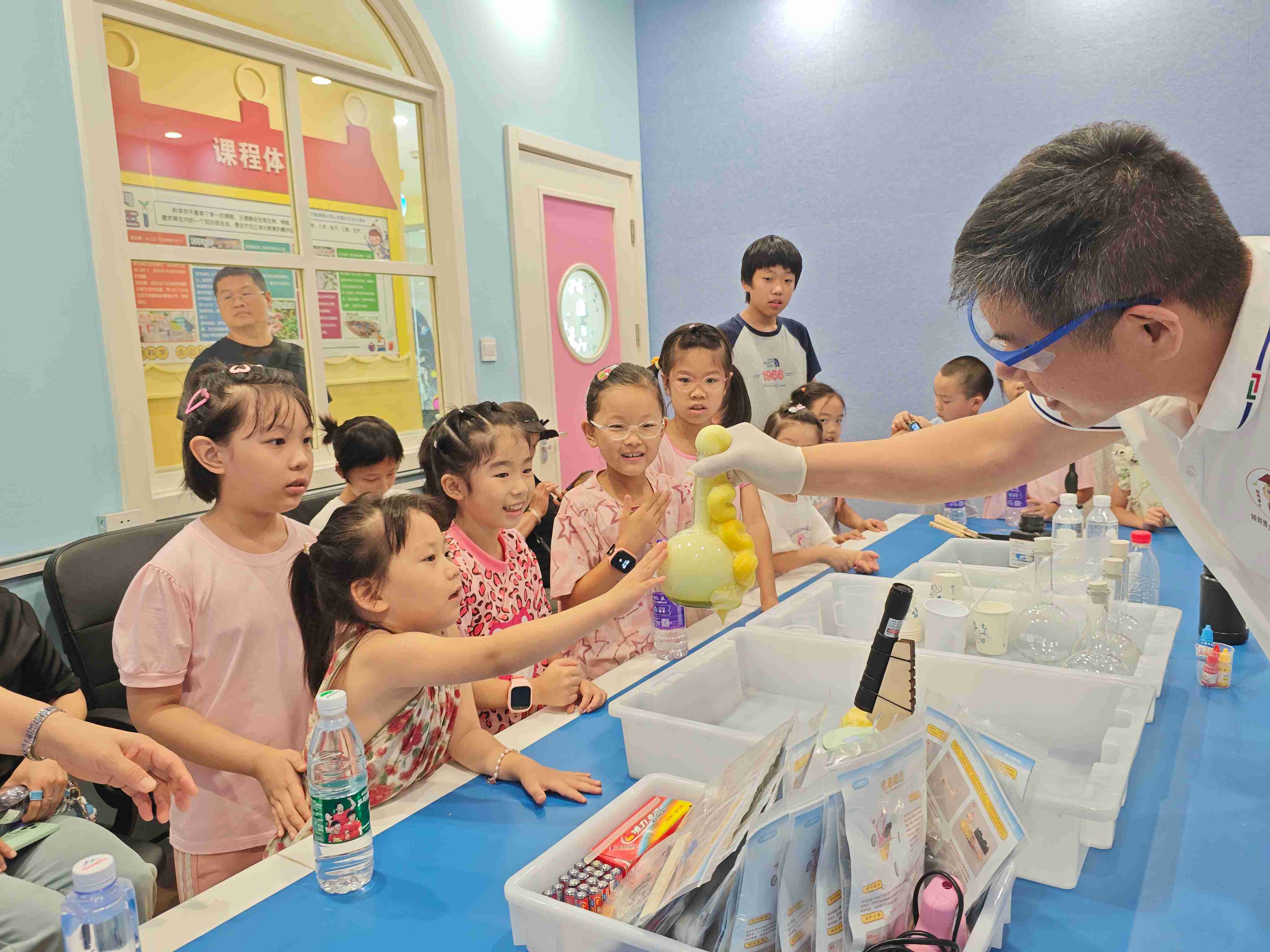 中粮祥云社区开展趣味科学实验活动